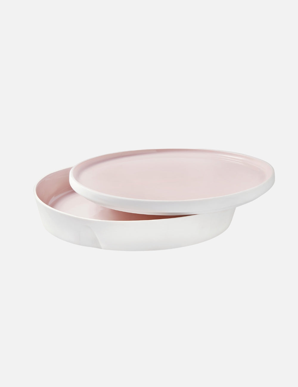 Dégrenne servant un plat